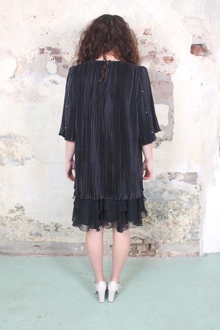 Zwarte vintage eighties jurk met parels
