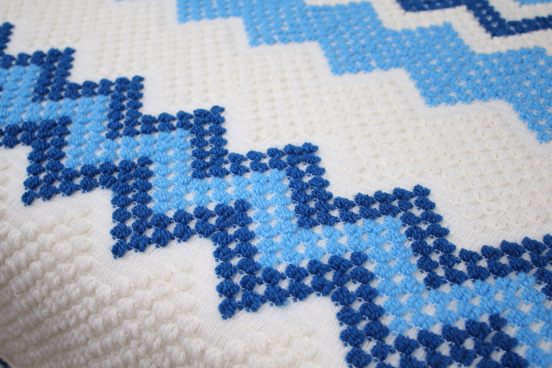 Wit blauwe gebreide vintage plaid / sprei