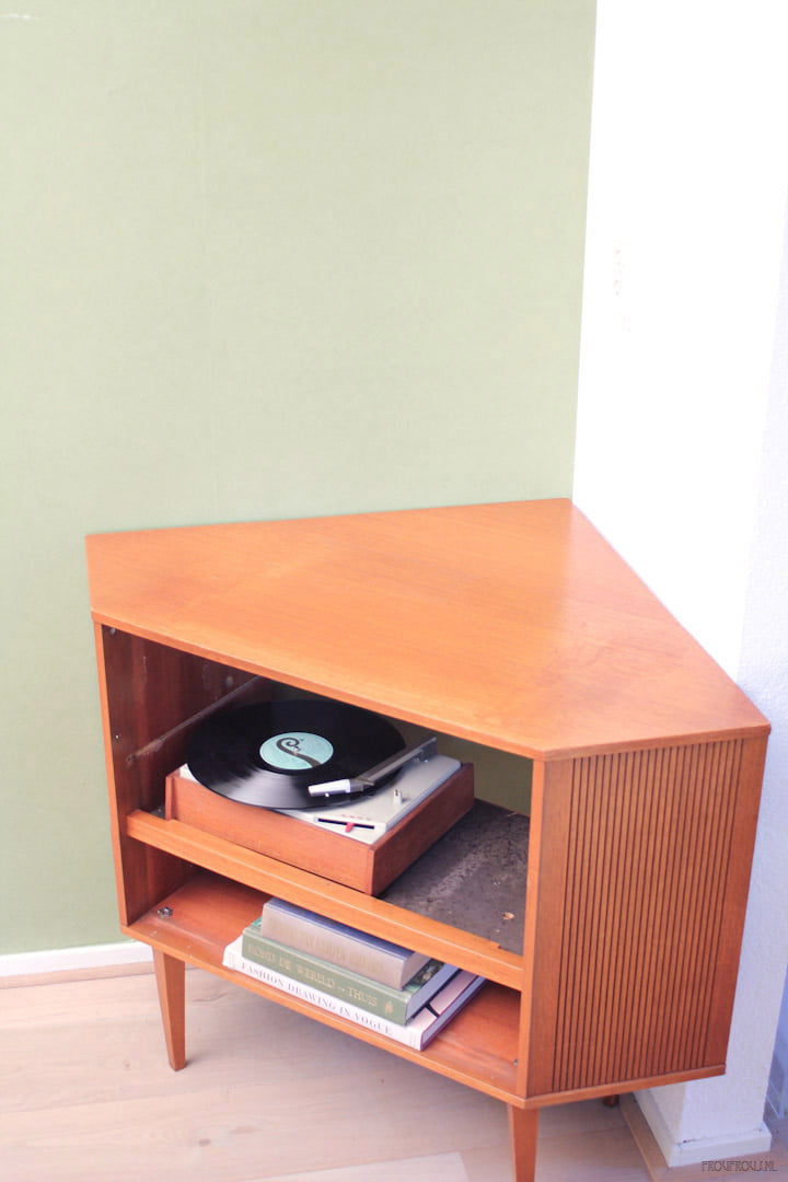 Vintage audiomeubel met ingebouwde speakers