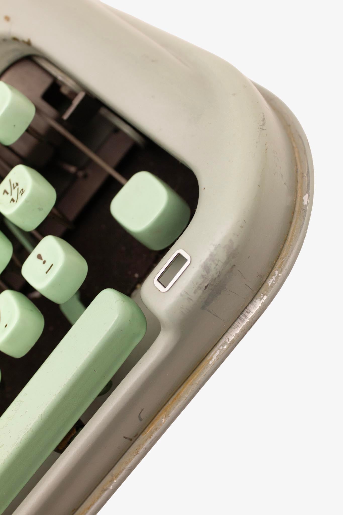 Mintgroene typemachine Hermes Media 3
