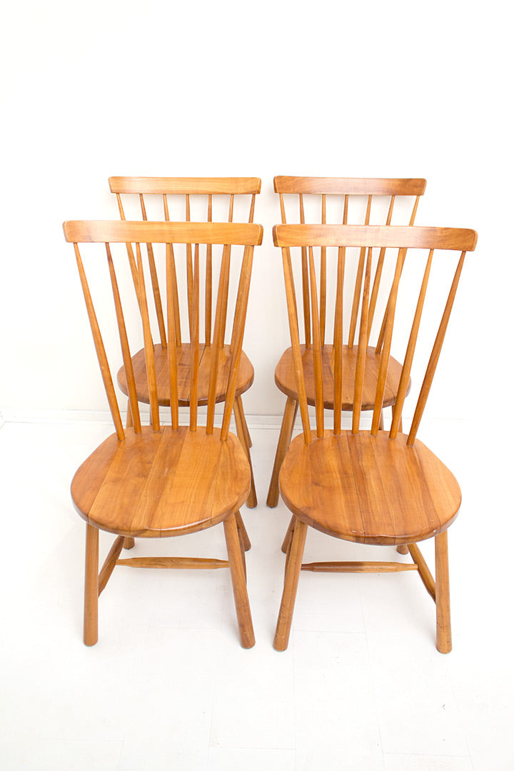 Houten eetkamerstoelen met spijlen