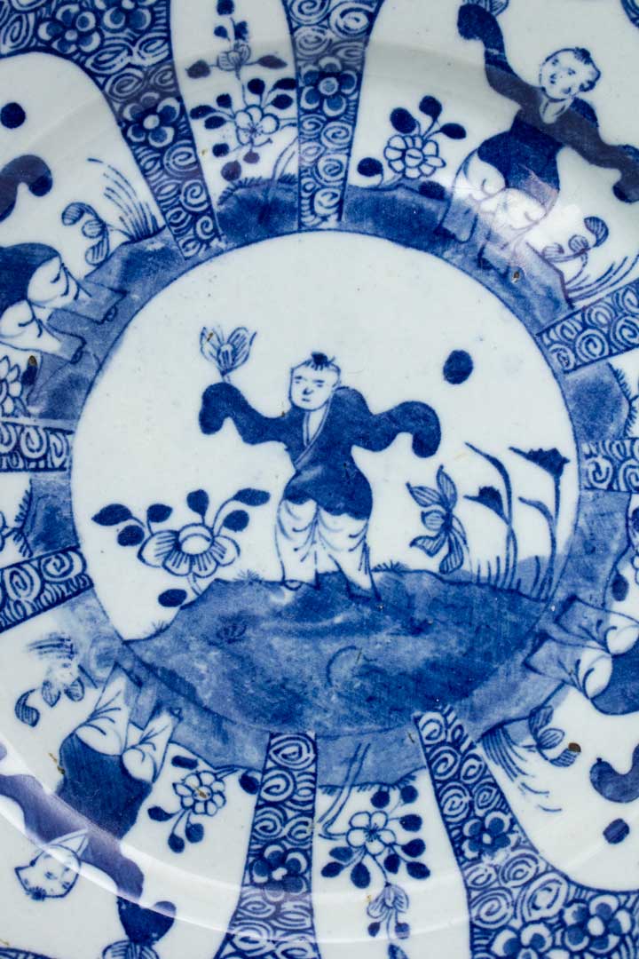 Antiek Chinees Kangxi bord 'zotjes' met ophanging