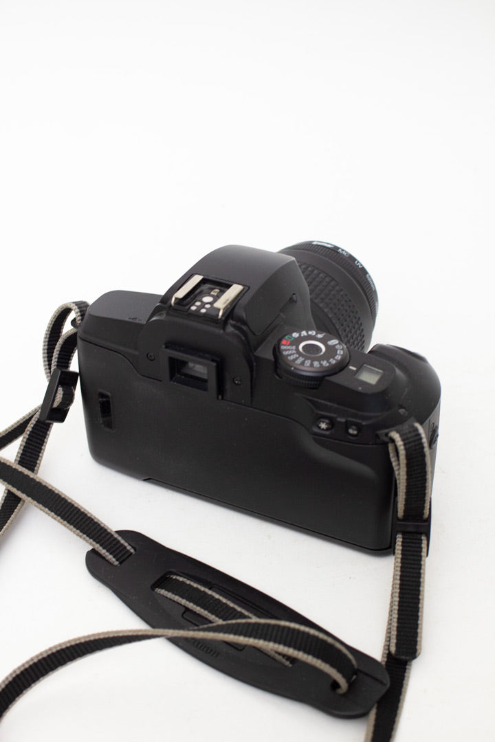Canon EOS 5000 spiegelreflexcamera + 35-80mm + Film