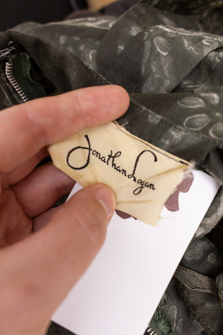 Grijze vintage jurk met pofmouwtjes en ceintuur Jonathan Logan