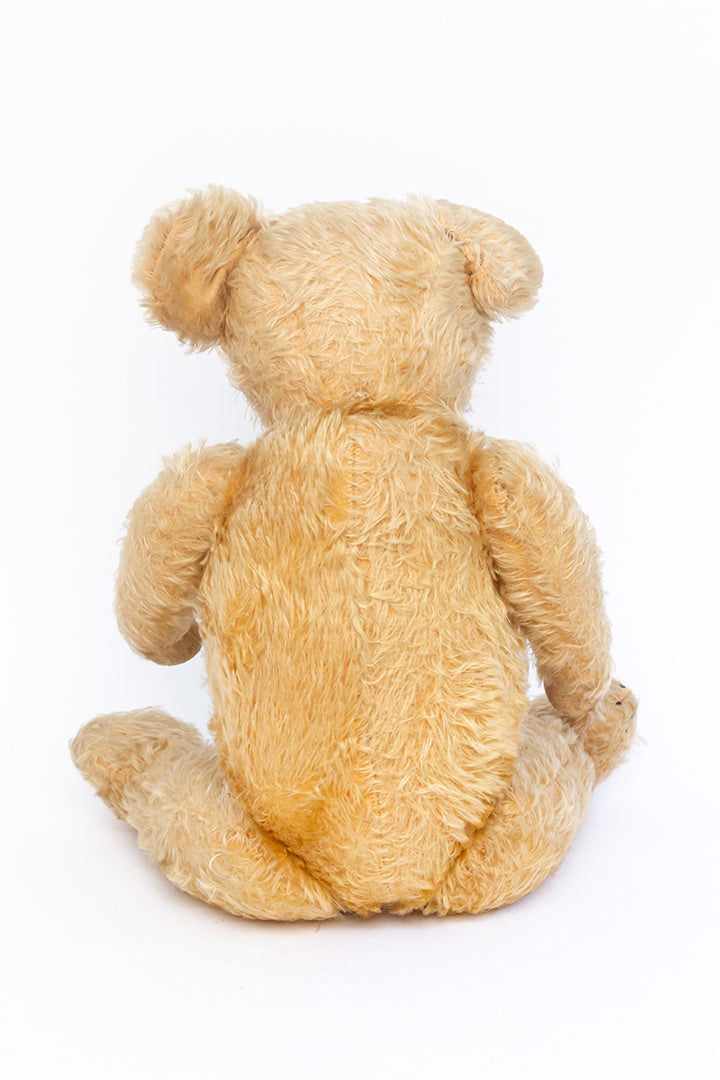 Grote vintage knuffelbeer gevuld met stro