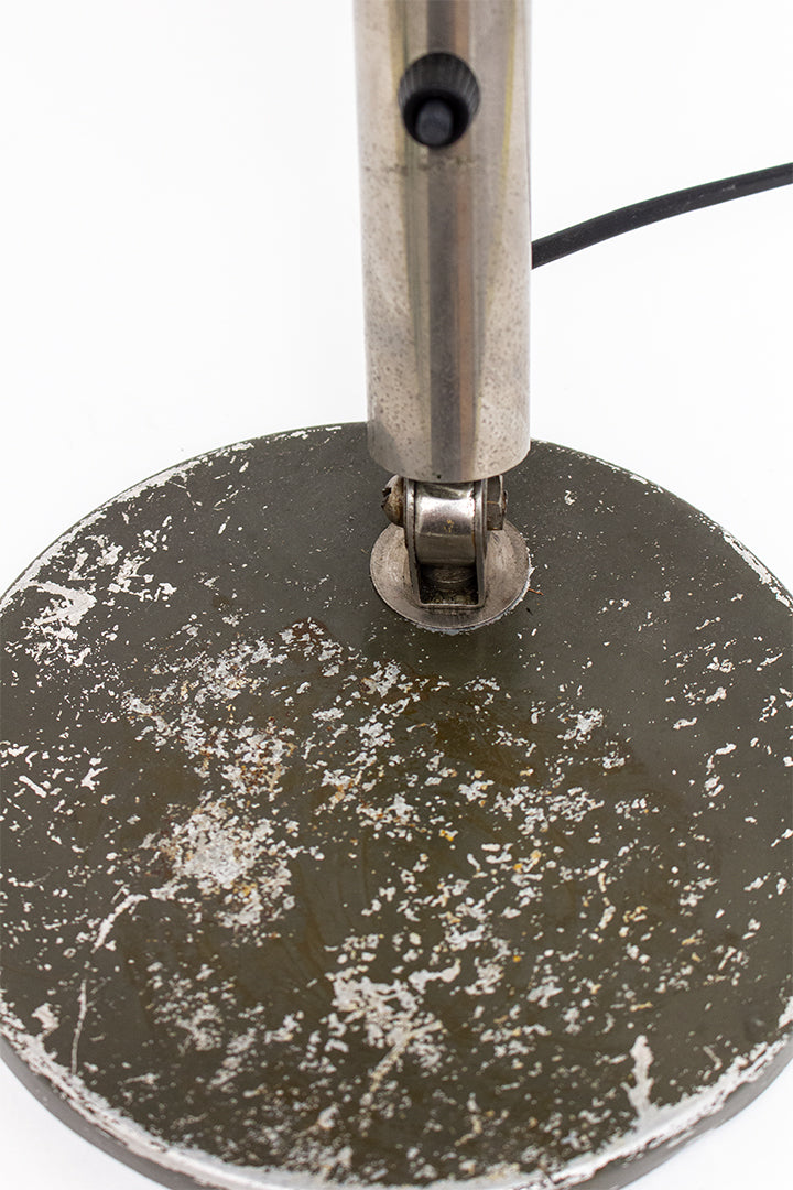 Hala Busquet P-144 legergroene bureaulamp jaren 50 landmacht