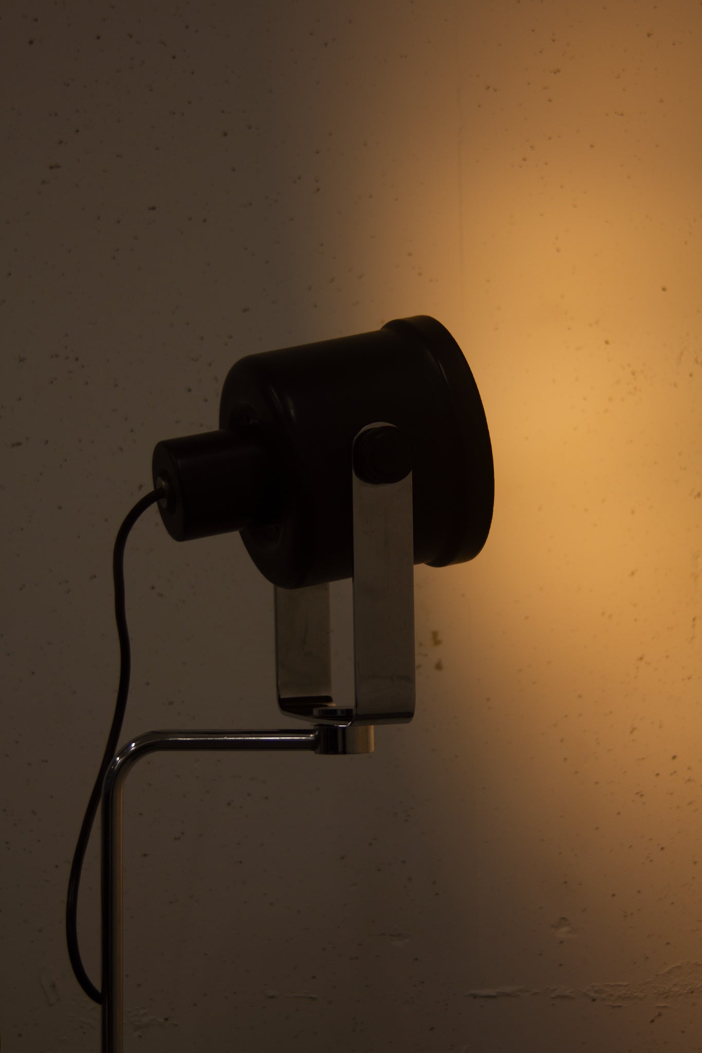 70’s Italiaanse zwarte verchroomde P433 spot vloerlamp Brusasco & Torretta voor LUCI