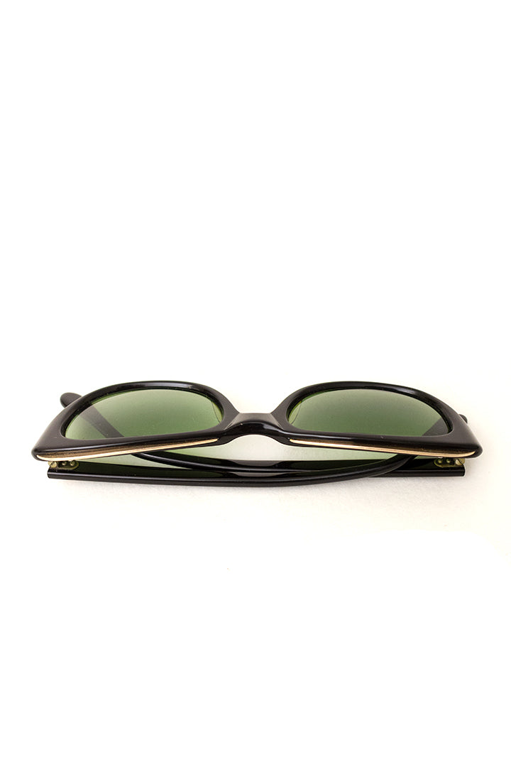 Jaren 50 cat eye zonnebril met zwart montuur en metalen detail