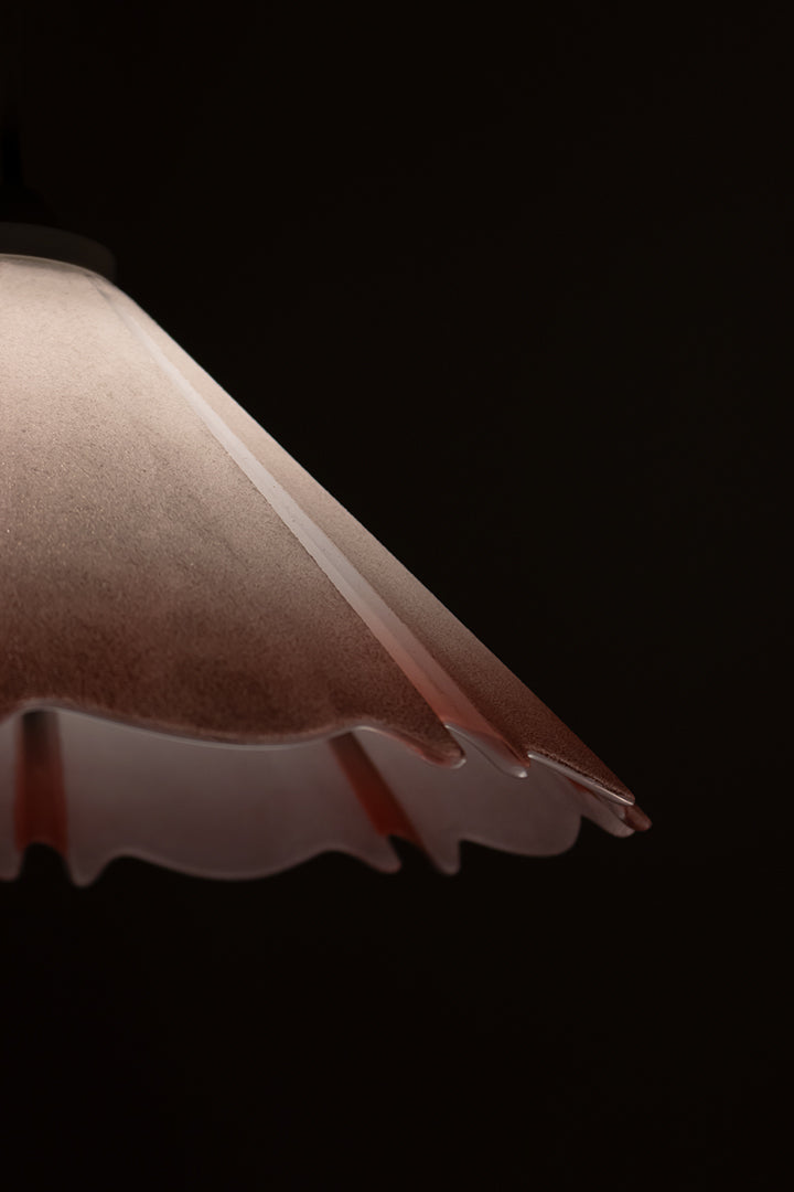 Jaren 90 hanglamp van ‘geplooid’ glas lichtroze