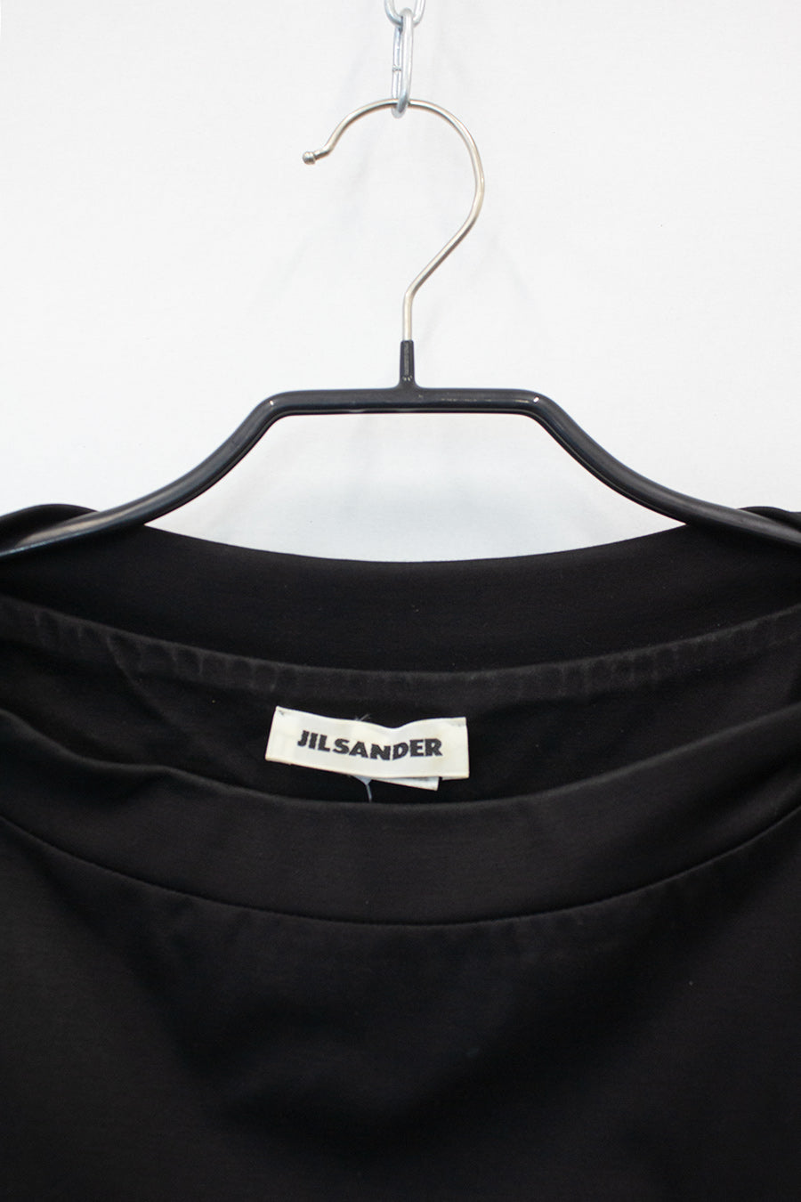 Zwarte asymmetrische Jil Sander jurk met hals detail