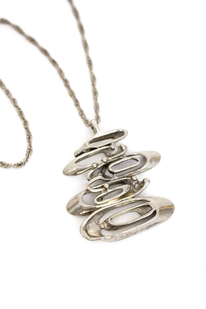 Jaren 70 modernistisch ketting met abstracte ovale hanger