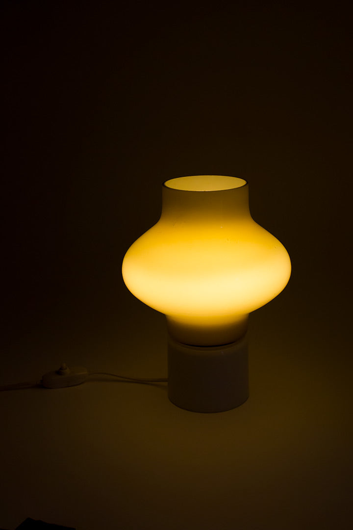Mosterdgele tafellamp van glas vintage