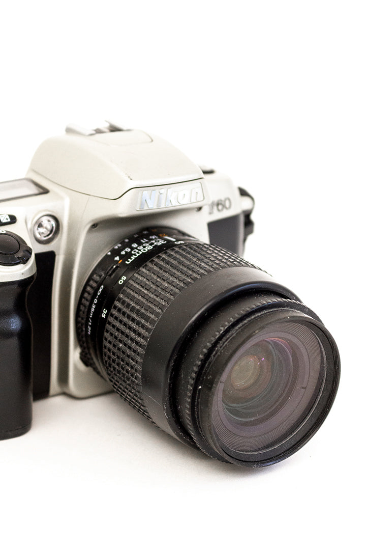 Nikon analoge camera F60 + Nikkor 35-80mm