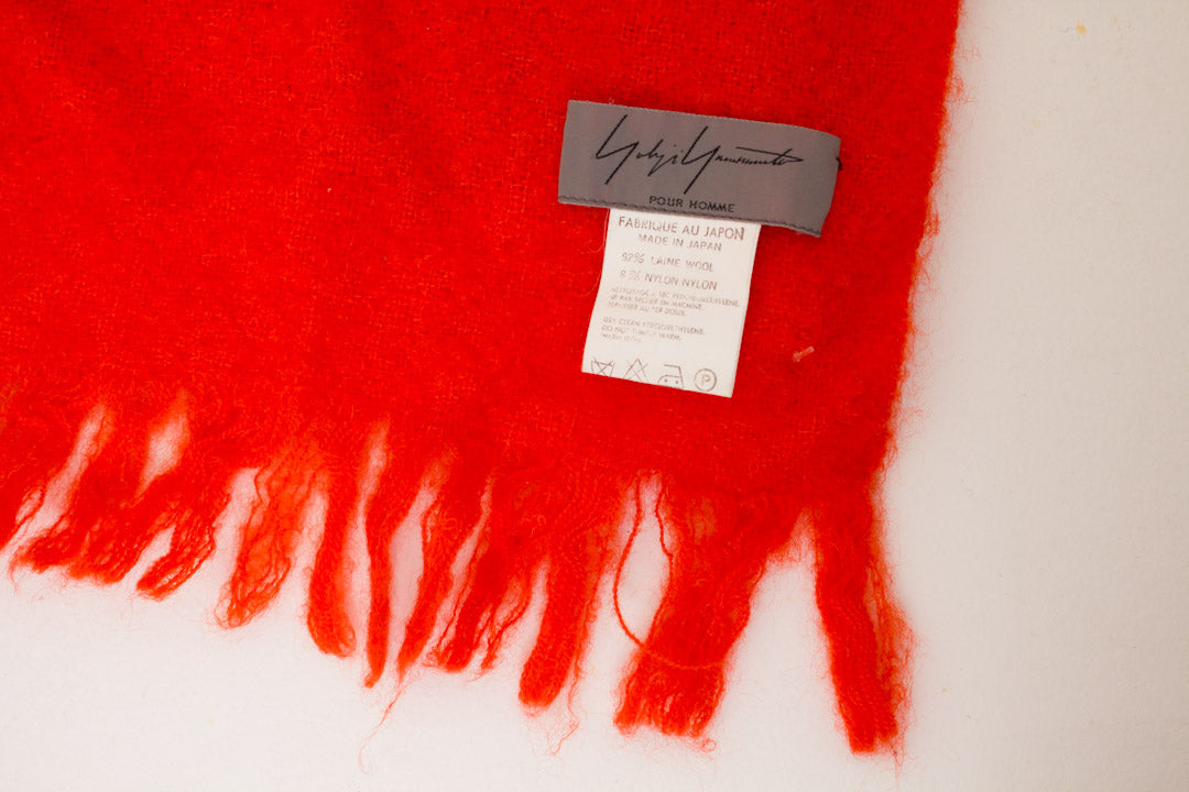 Rode wollen shawl van Yohji Yamamoto
