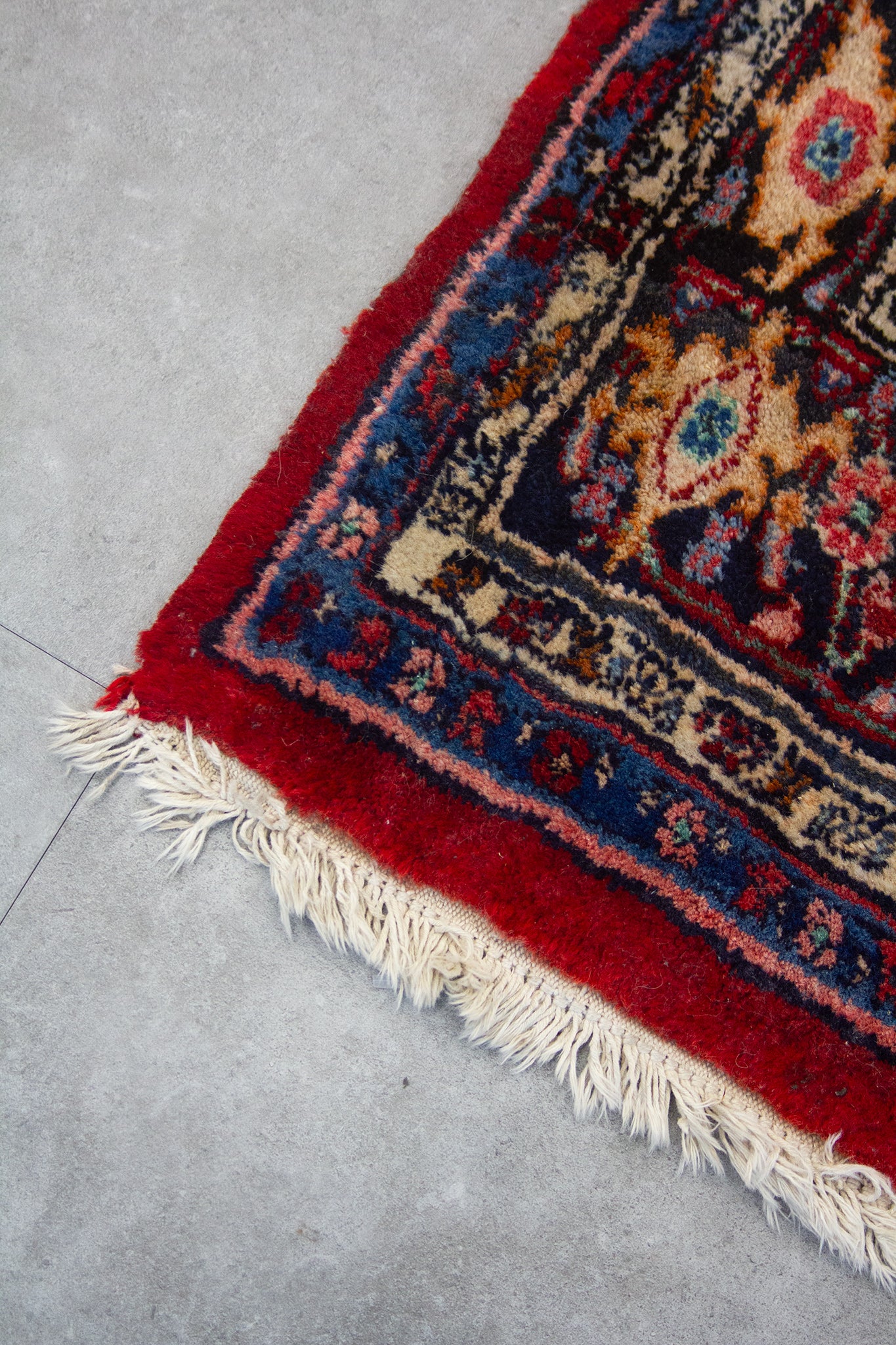 Vintage rood Perzisch vloerkleed met motieven