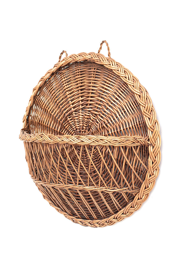 Rotan wanddecoratie voor planten of tijdschriften