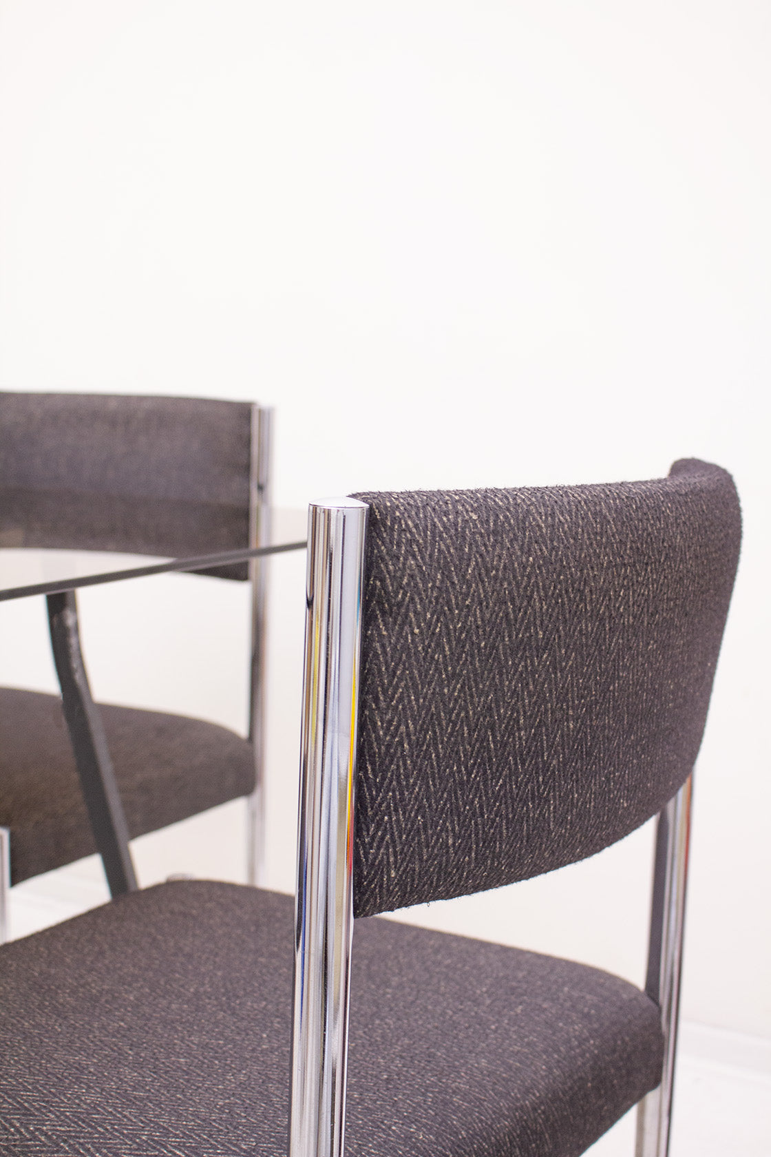 Set van 4 vintage stoelen met verchroomde poten en grijze bekleding