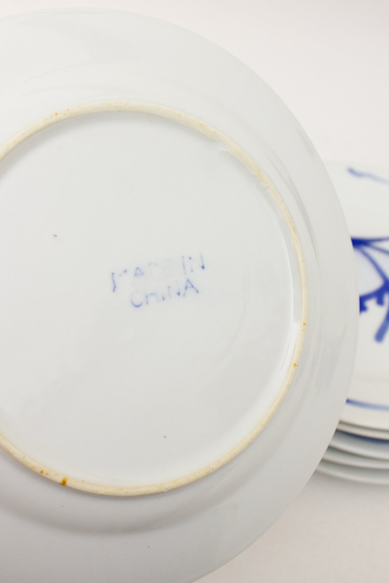 Set-van-6-vintage-Chinese-wit-porseleinen-ontbijtbordjes-handgeschilderde-blauwe-koi-vissen