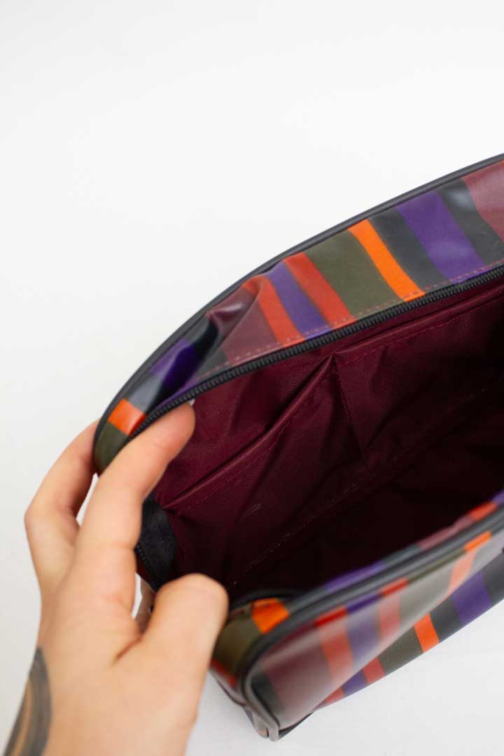 Set van 2 gekleurde gestreepte Marimekko toilettassen