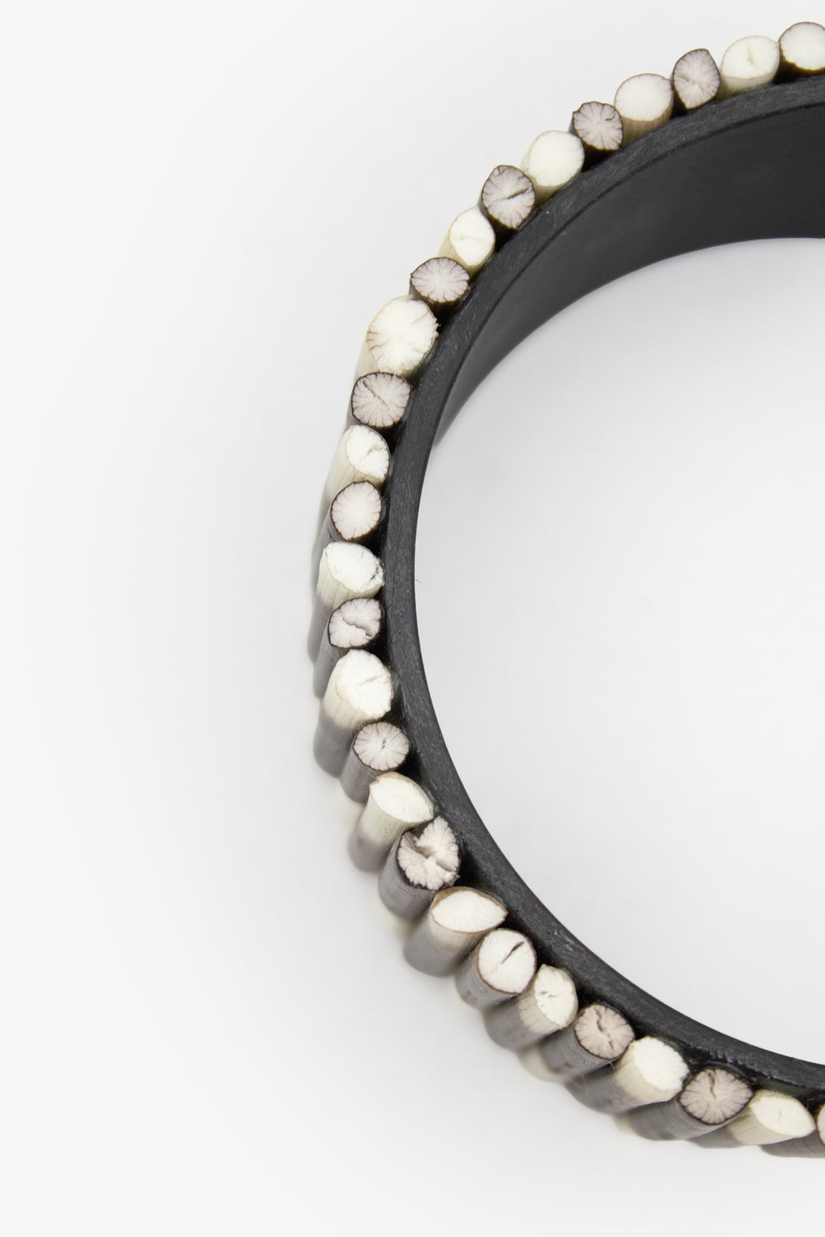 Vintage bangle armband gemaakt van stekelvarken stekels