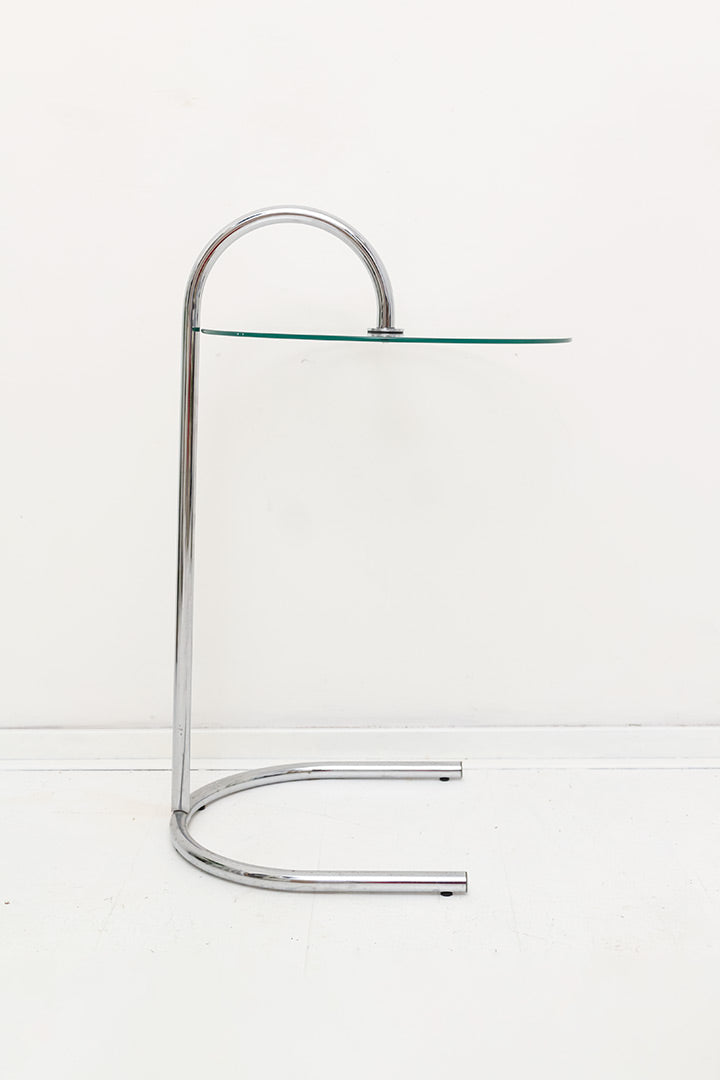 Vintage bijzettafel met grijs frame en ronde glasplaat