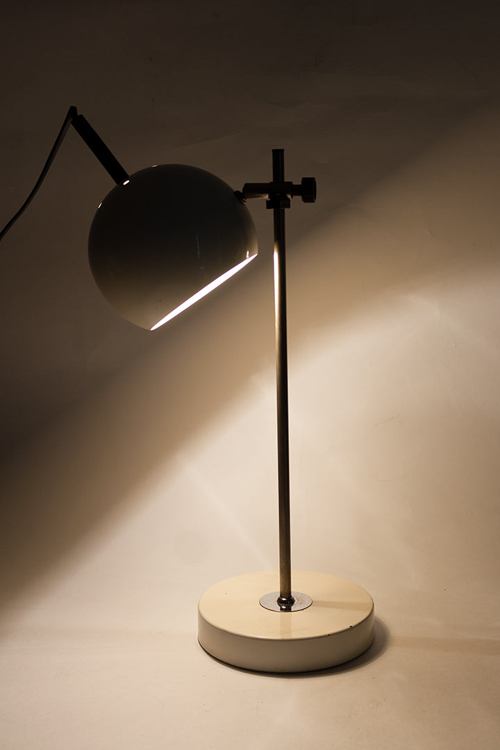 Vintage bollenlamp/bureaulamp met crèmekleurige kap en voet