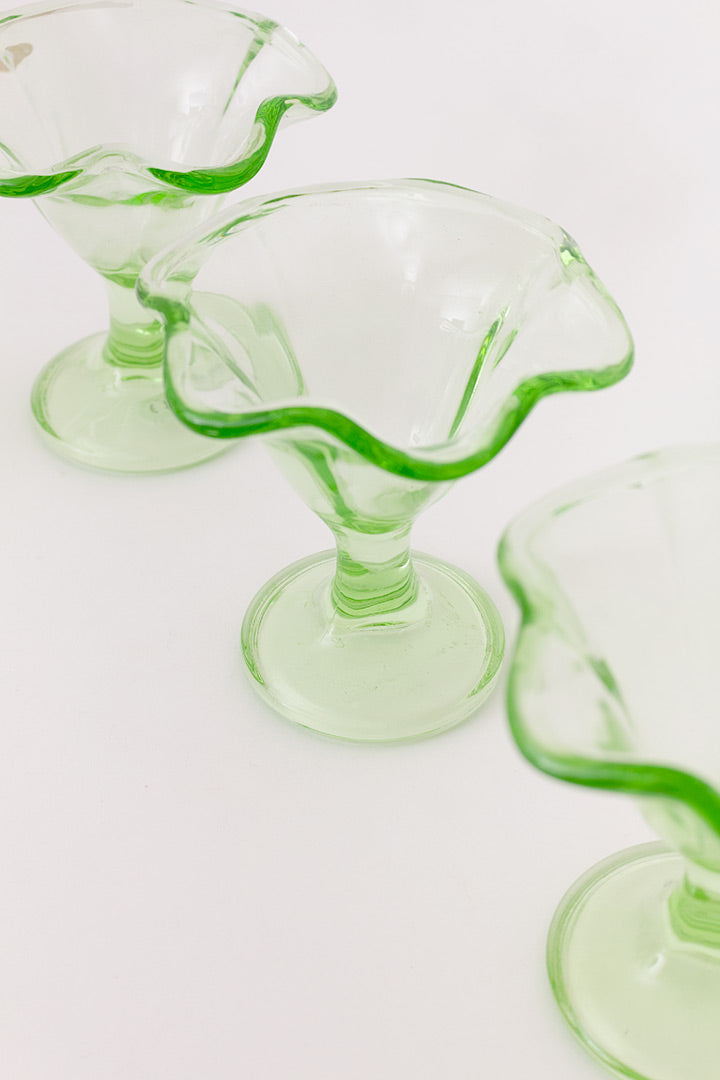 Vintage groene ijscoupes/dessertschaaltjes van glas