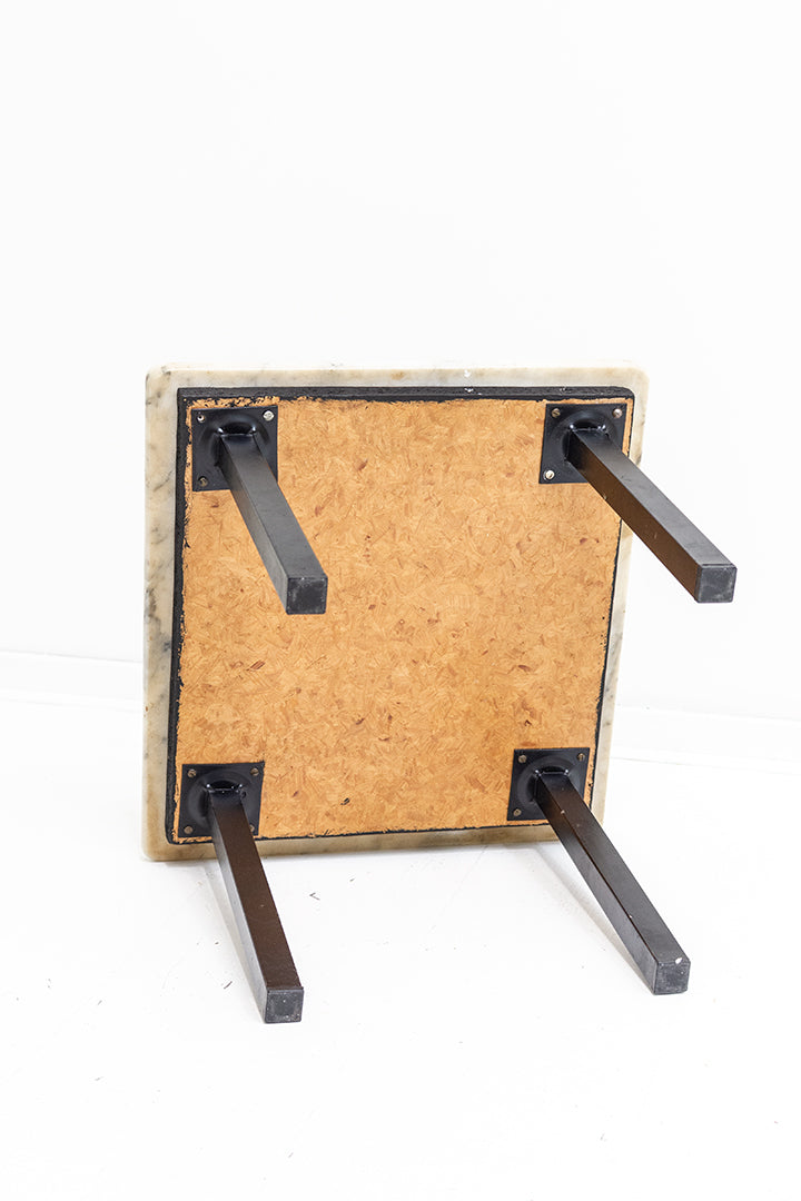 Vintage plantentafel met marmeren blad en metalen poten