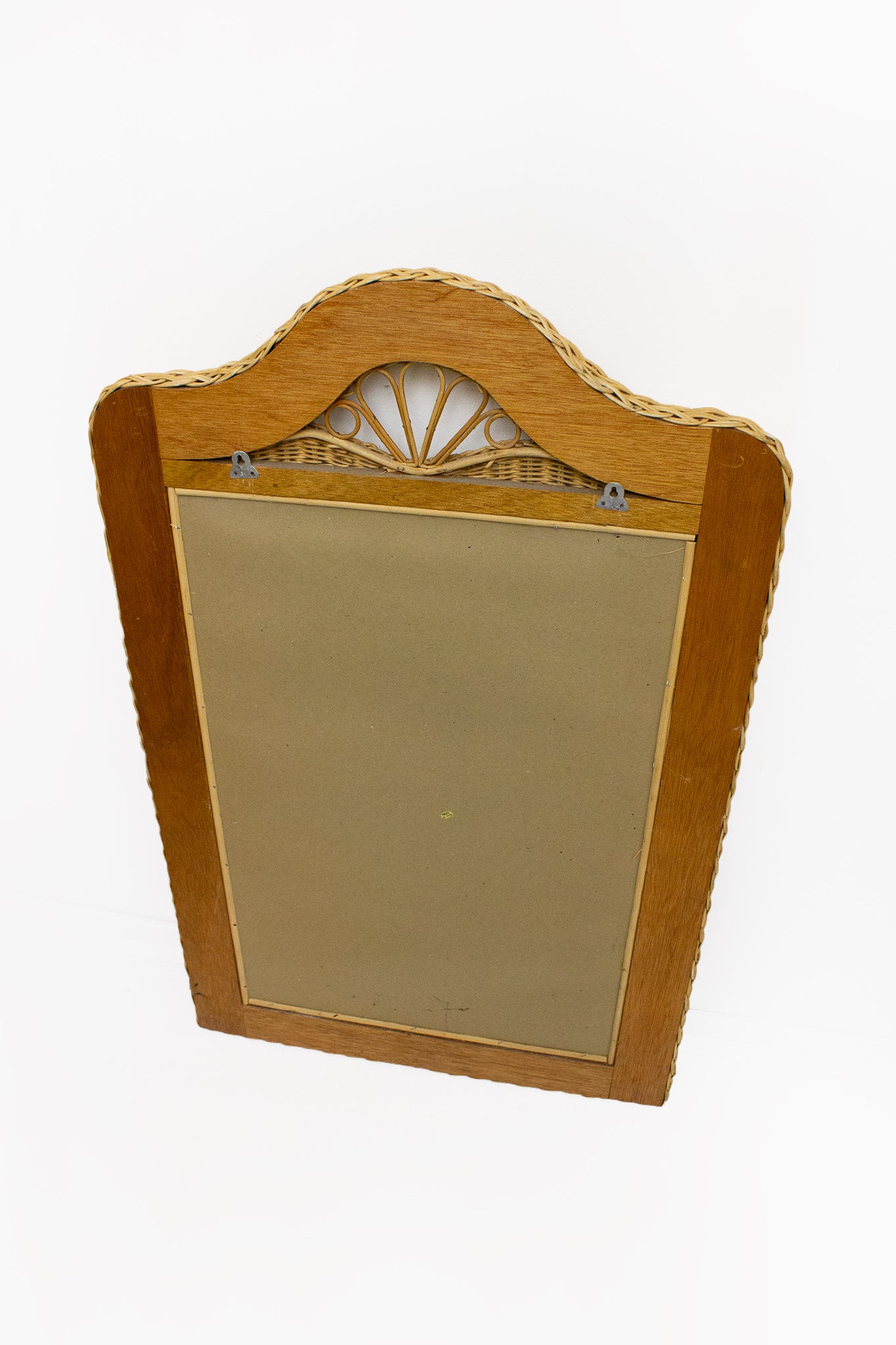 Vintage wandspiegel met rotan frame