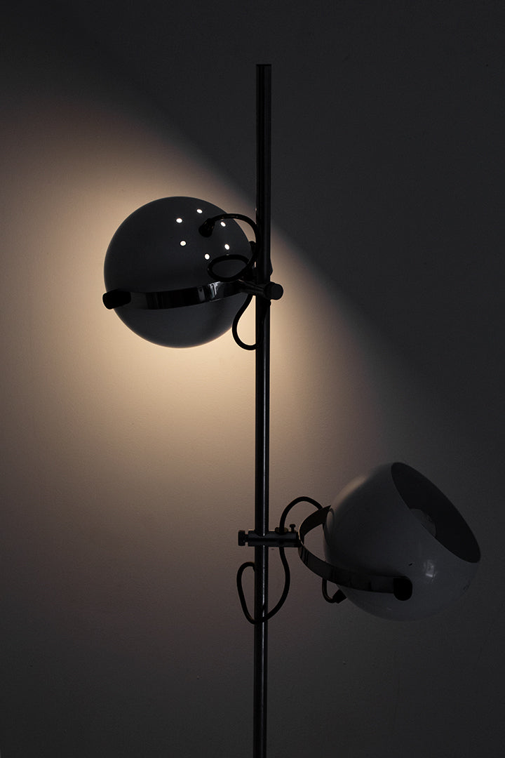 Vintage staande bollenlamp met twee witte bollen