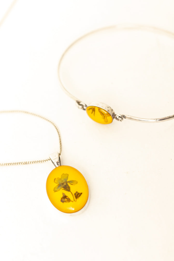 Vintage zilveren armband met droogbloem