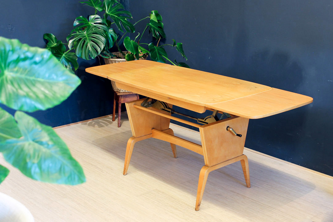 In hoogte verstelbare tafel