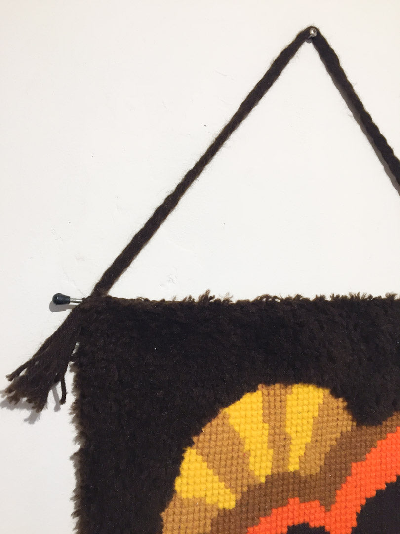 Jaren 70 wandkleed van bruin / oranje / geel wol