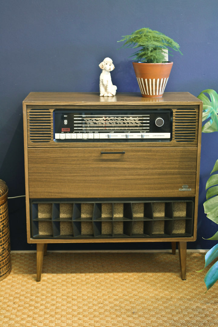 Vintage radiokast Grundig
