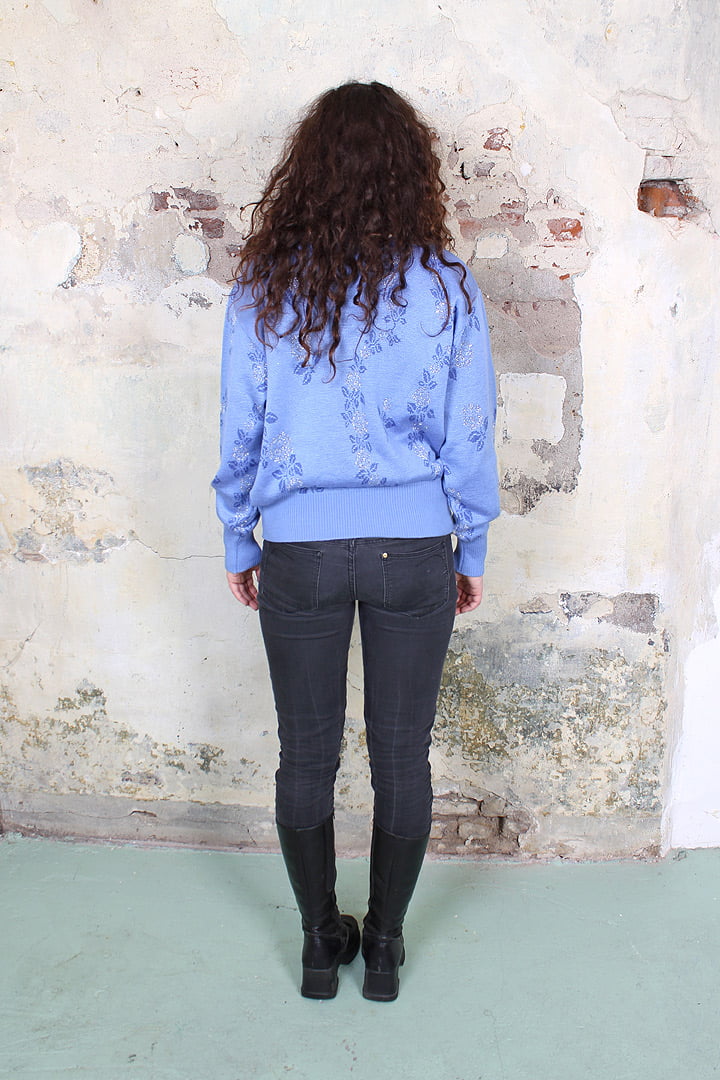 Gebreide blauwe vintage trui met bloemen