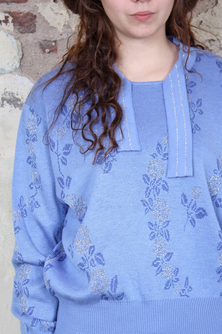 Gebreide blauwe vintage trui met bloemen