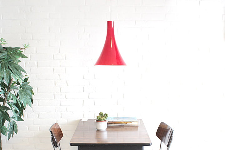 Vintage rode trompet lamp Opaalglas