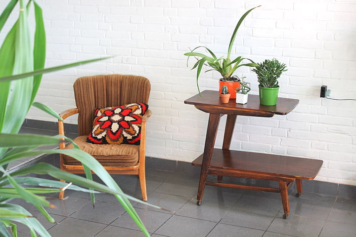 Jaren 50 serveertafel / teak houten vintage bijzettafel