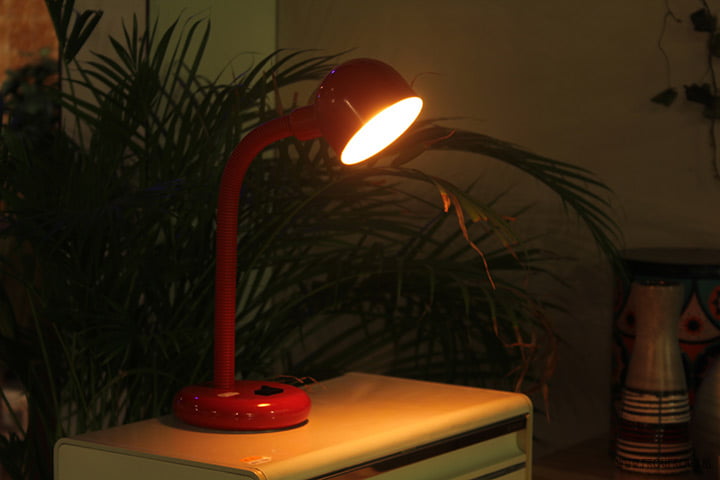 Vintage rood bureaulampje