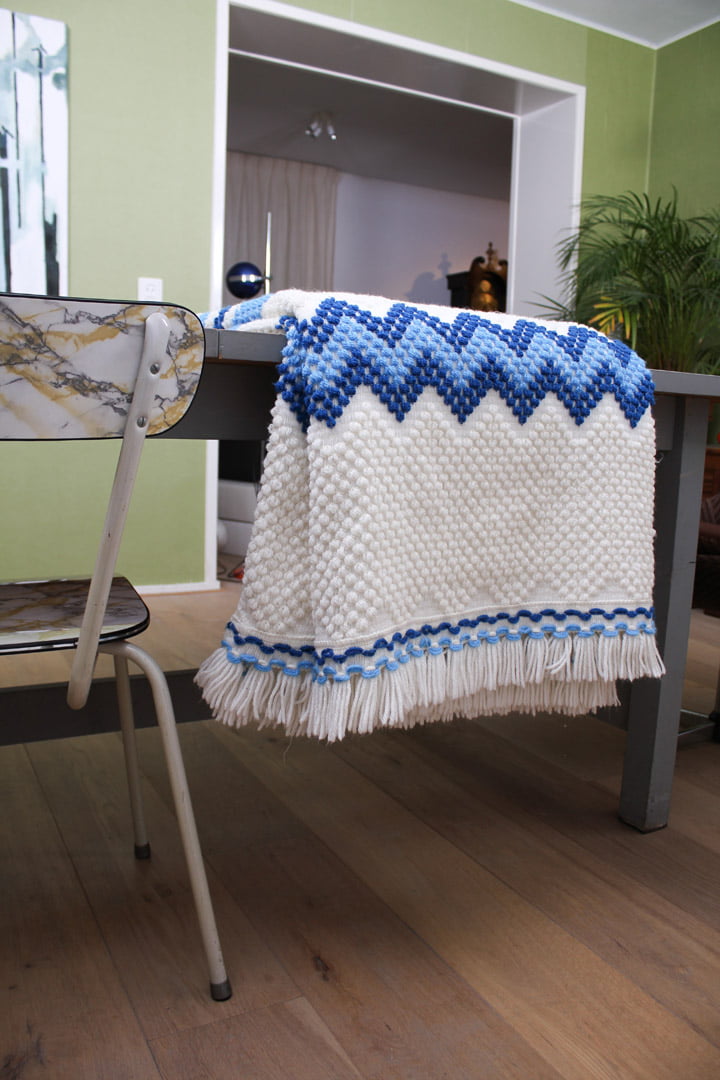 Wit blauwe gebreide vintage plaid / sprei