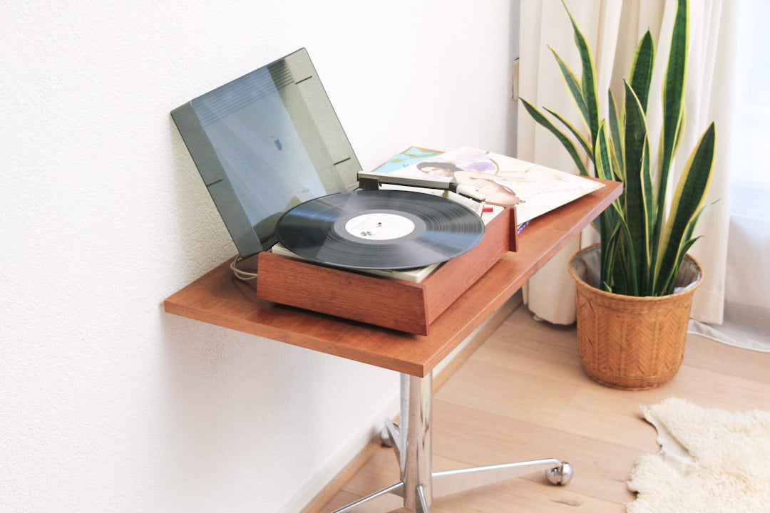 Vintage salontafeltje / tv tafeltje / audio tafeltje