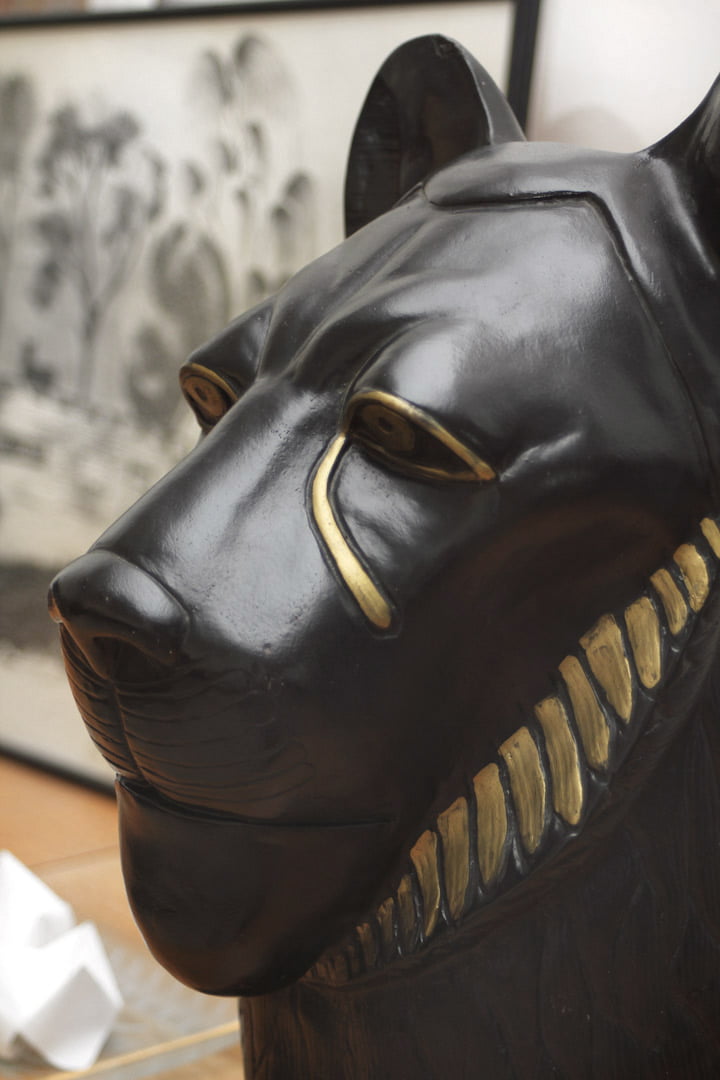 Vintage Tutankhamun Lion Bed Menhit beeld