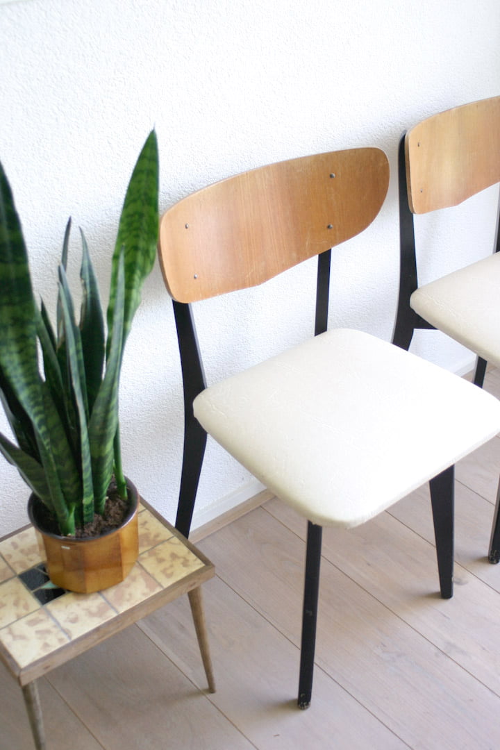 Set van 2 Deens design stoelen