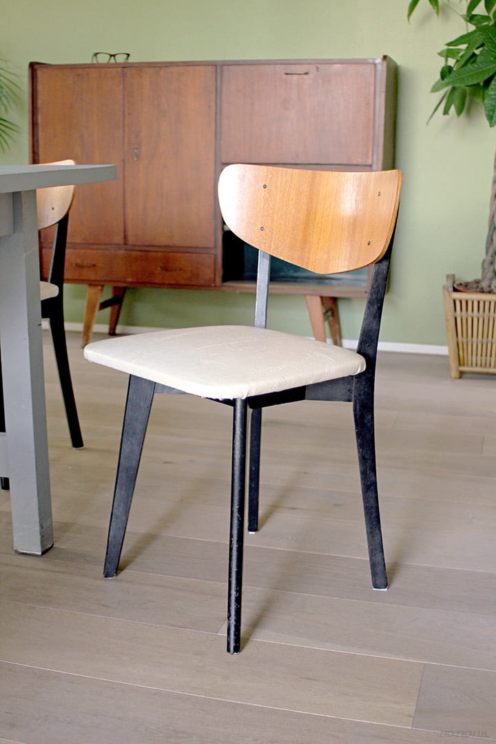 Set van 2 Deens design stoelen