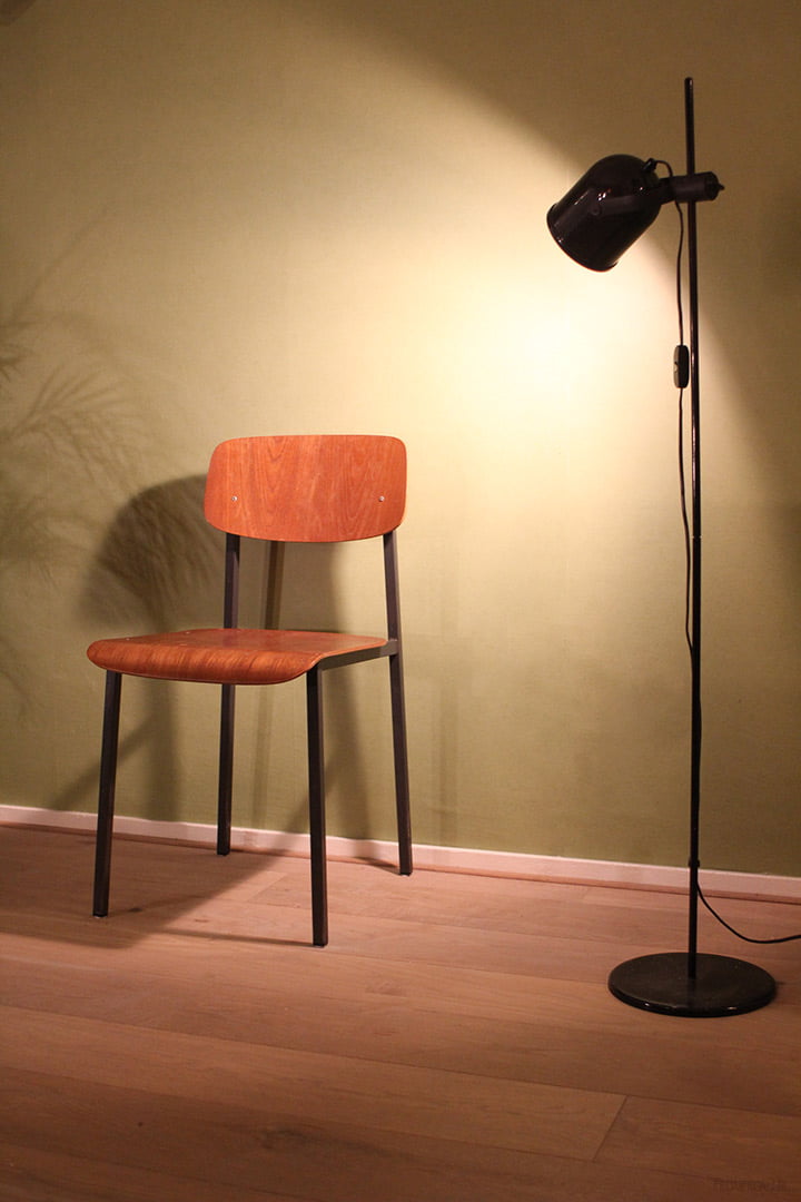 Zwarte vintage vloerlamp spot