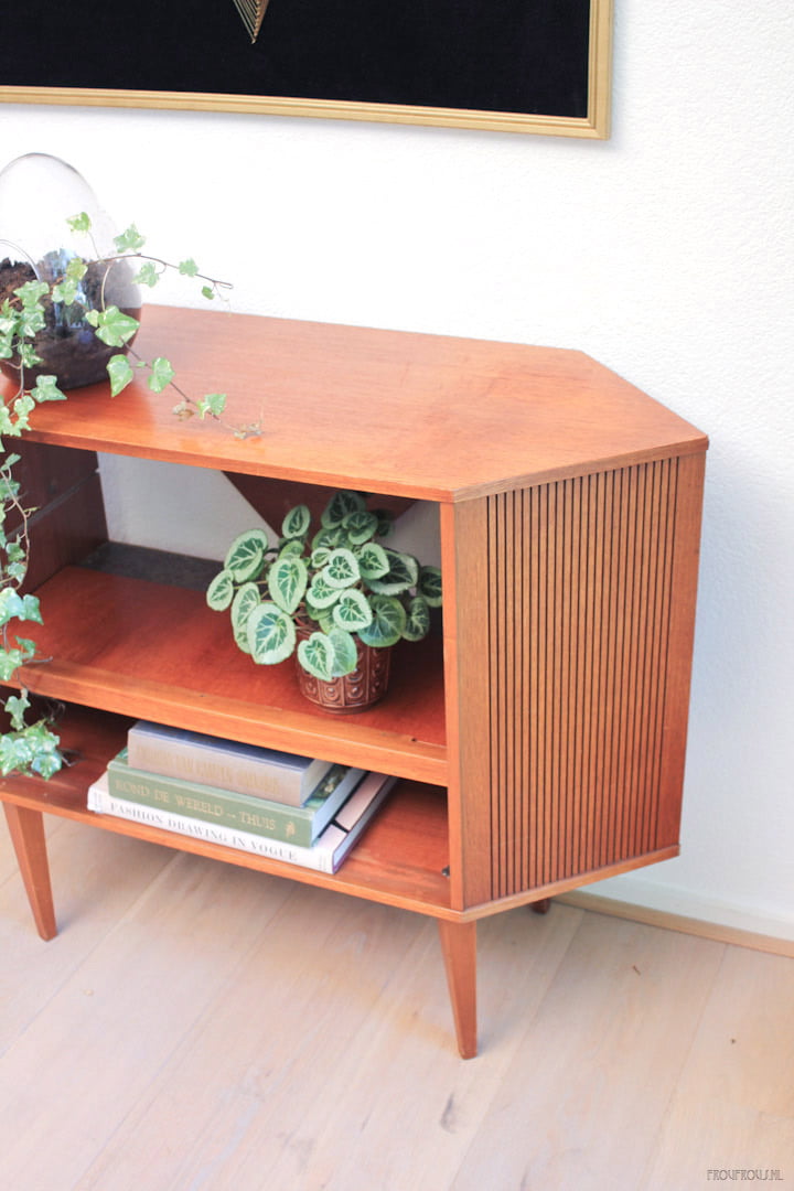 Vintage audiomeubel met ingebouwde speakers