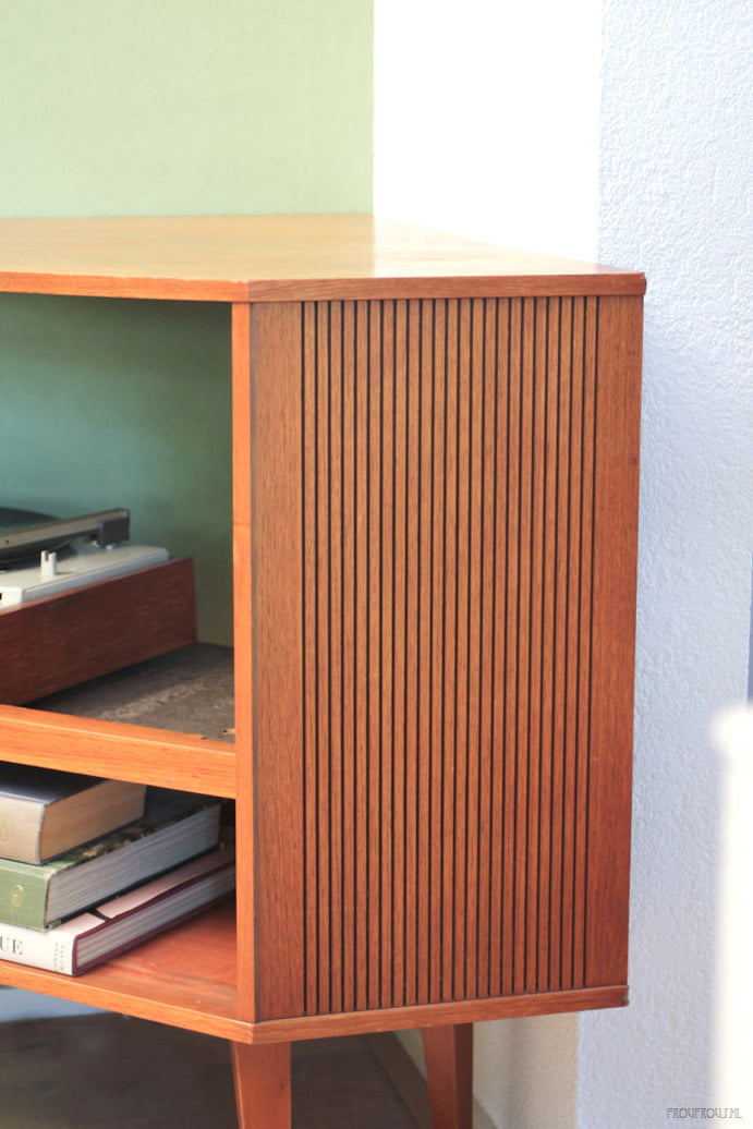Vintage audiomeubel met ingebouwde speakers