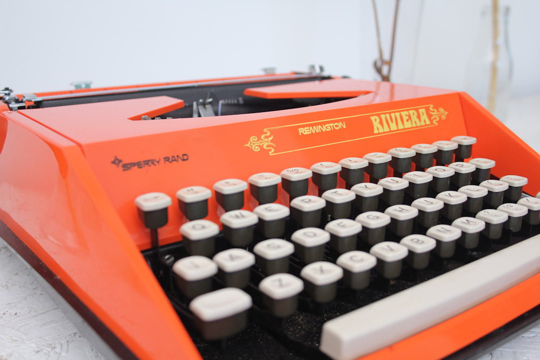 Remington Riviera oranje typemachine