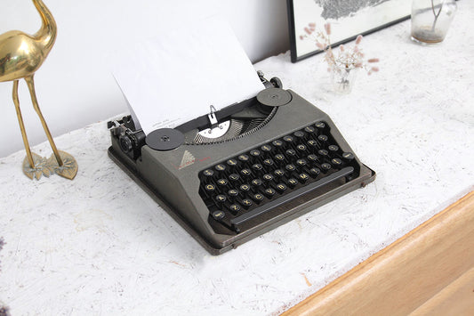 Vintage Hermes Baby typemachine