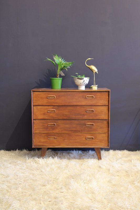 Scandinavisch vintage ladenkastje
